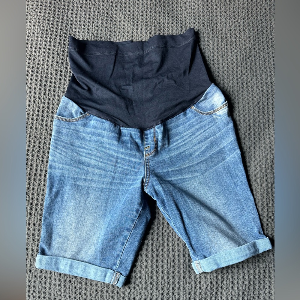 Liz Lang maternity Bermuda shorts
